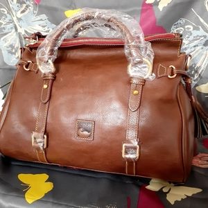 🐝 Brand new Dooney & Bourke  medium Satchel